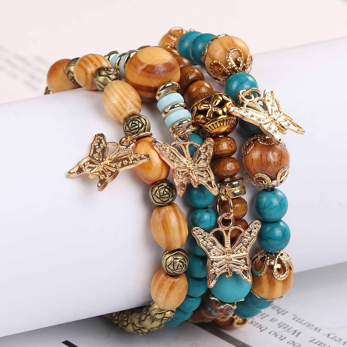 Pulsera multicapa con mariposas y cuentas estilo bohemio vintage