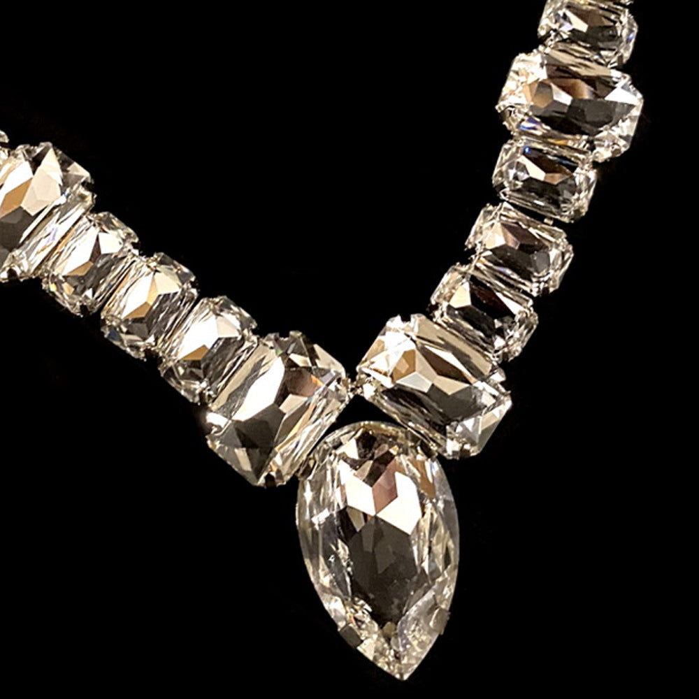 Collar bohemio de diamantes de imitación en forma de gota