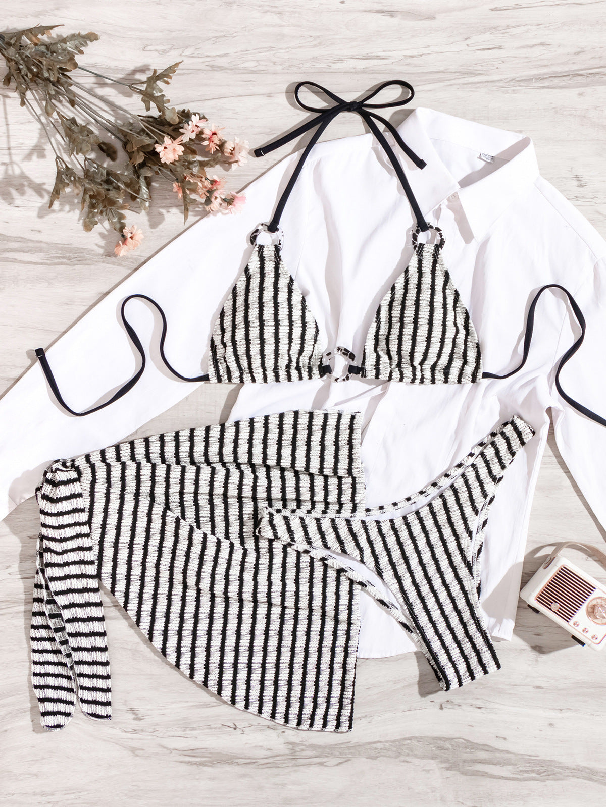 Conjunto de bikini y pareo de rayas sexy para mujer