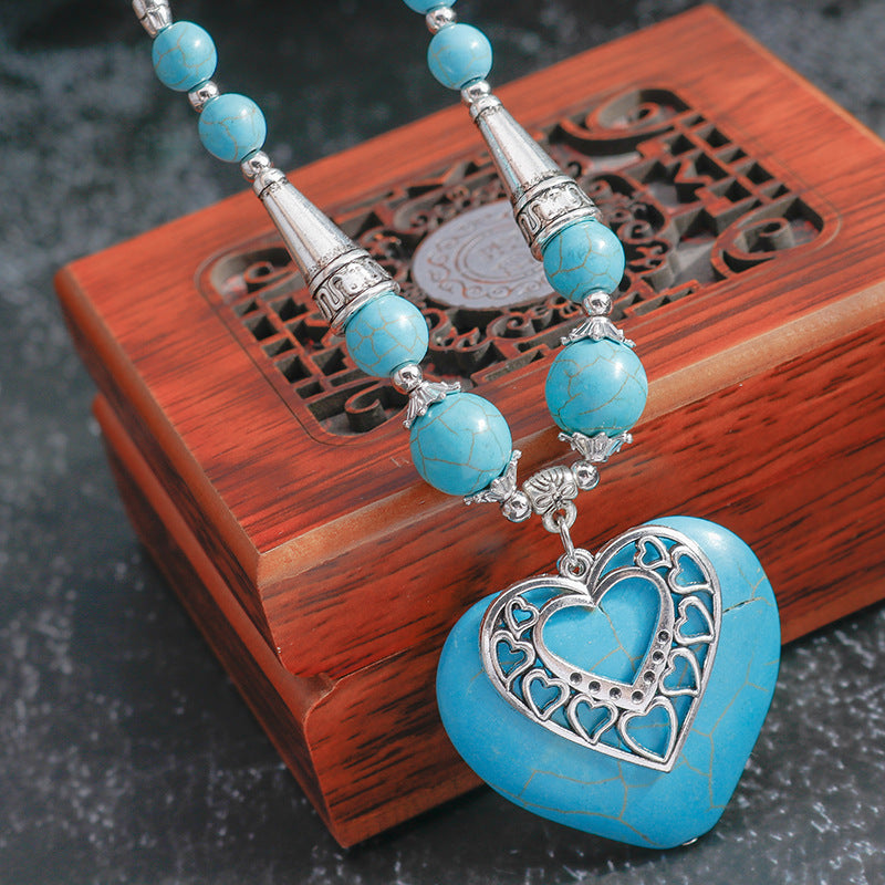Collar con colgante de corazón de amor verde bohemio