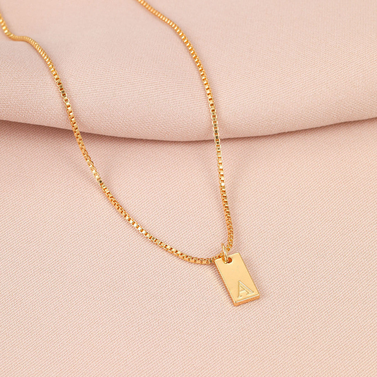 Collar con colgante de letra inglesa sencilla a la moda para mujer