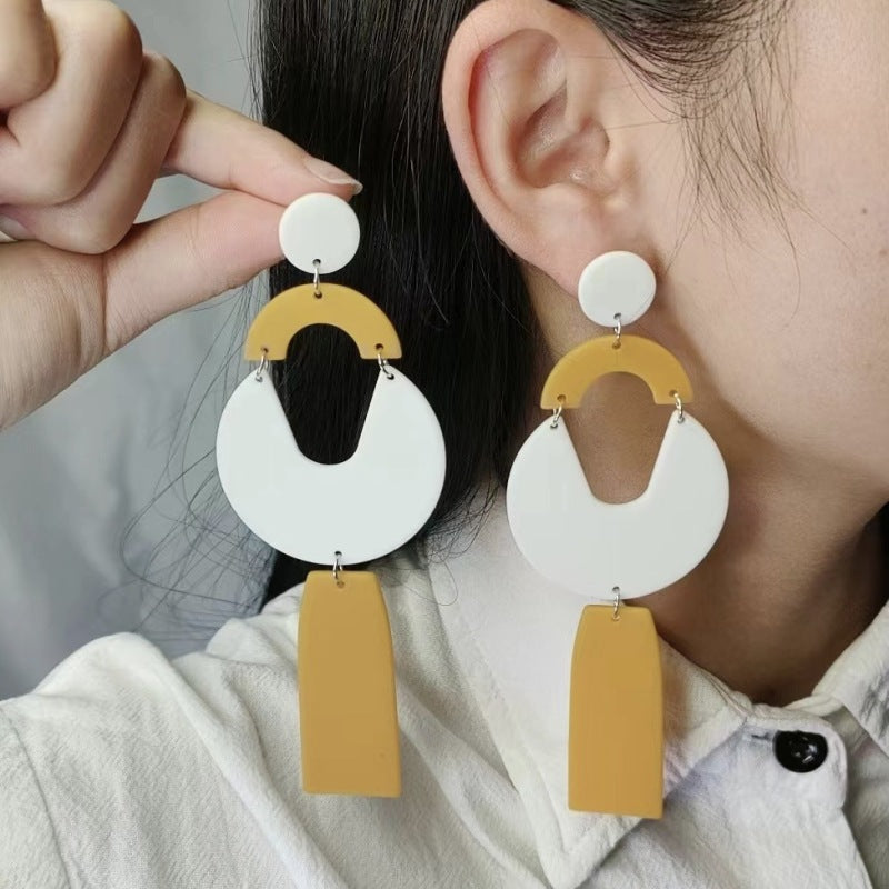 Pendientes acrílicos con borlas bohemias