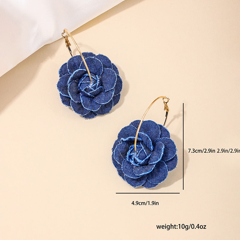 Boucles d'oreilles florales en denim exagérées et créatives
