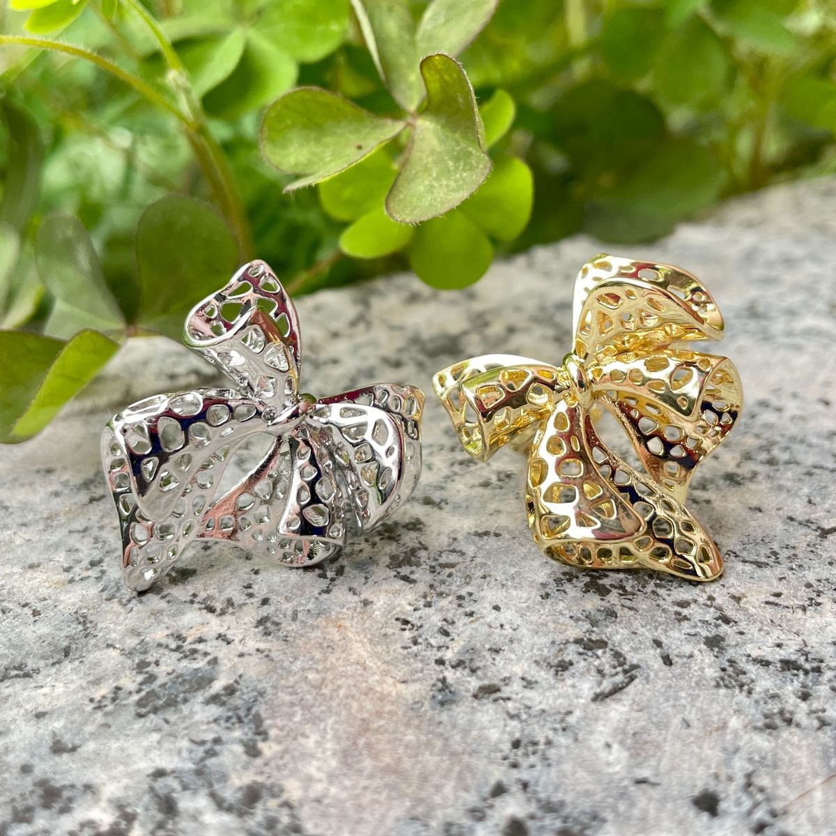 Anillo de cobre con lazo hueco de color sólido a la moda para mujer