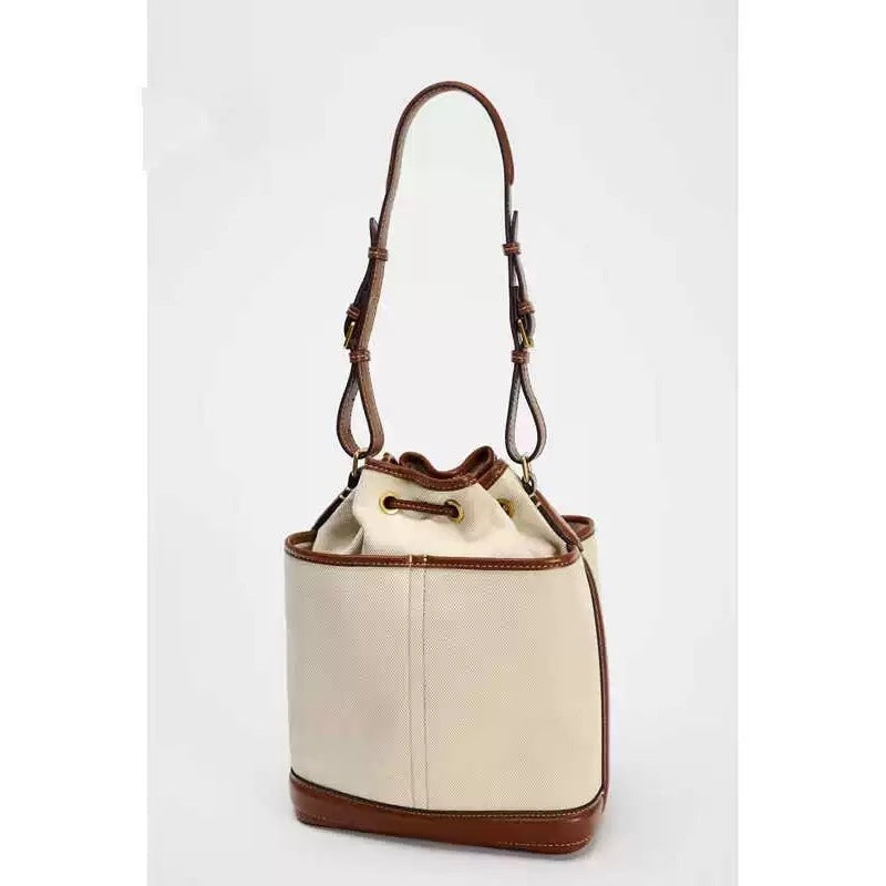 Sac seau tendance en denim avec coutures en PU