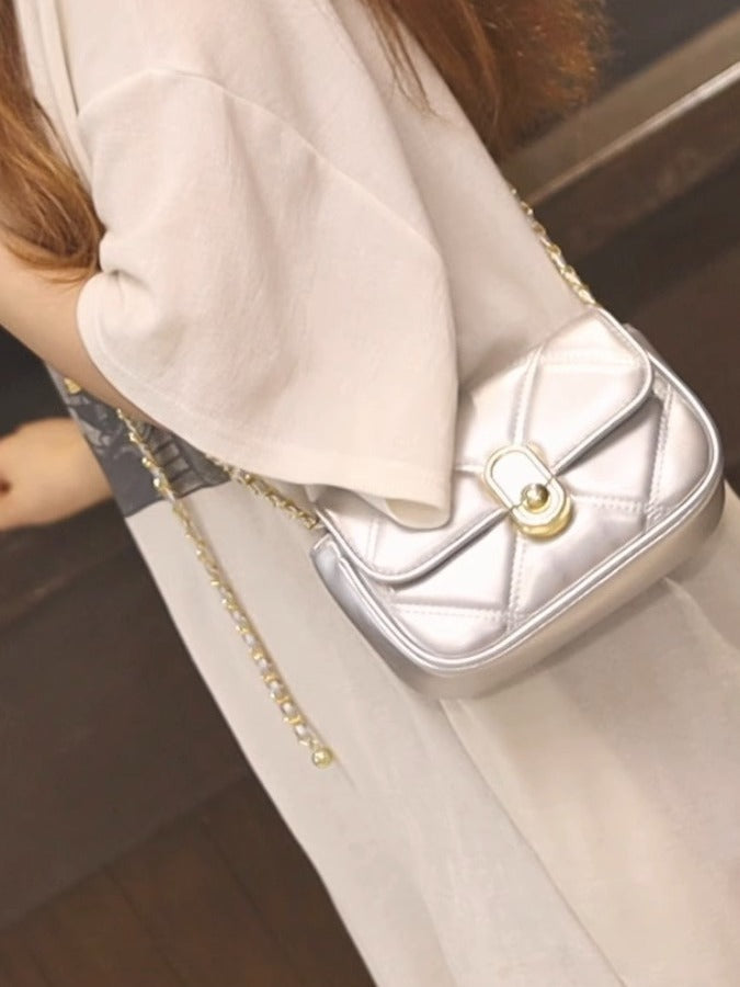 Mini bolso bandolera cuadrado con cadena abatible de moda