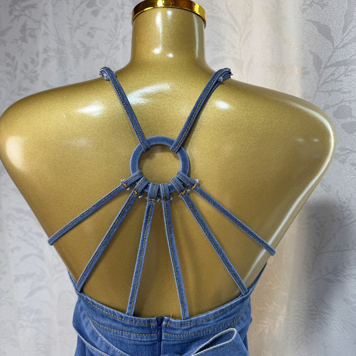 Vestido vaquero sexy de verano con escote en V y tirantes finos para mujer