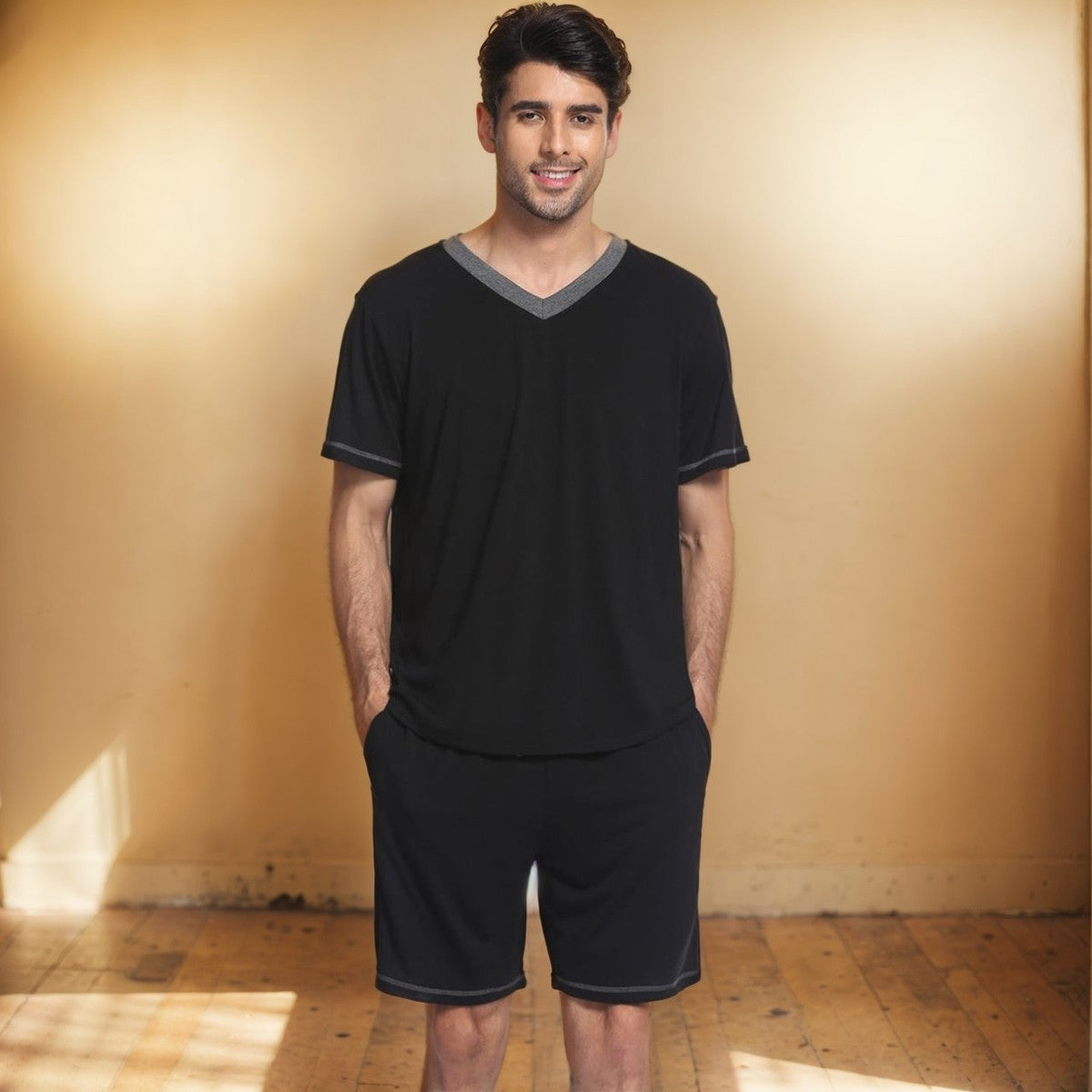 Conjunto de camiseta y pantalones cortos con cuello en V y contraste de color para hombre