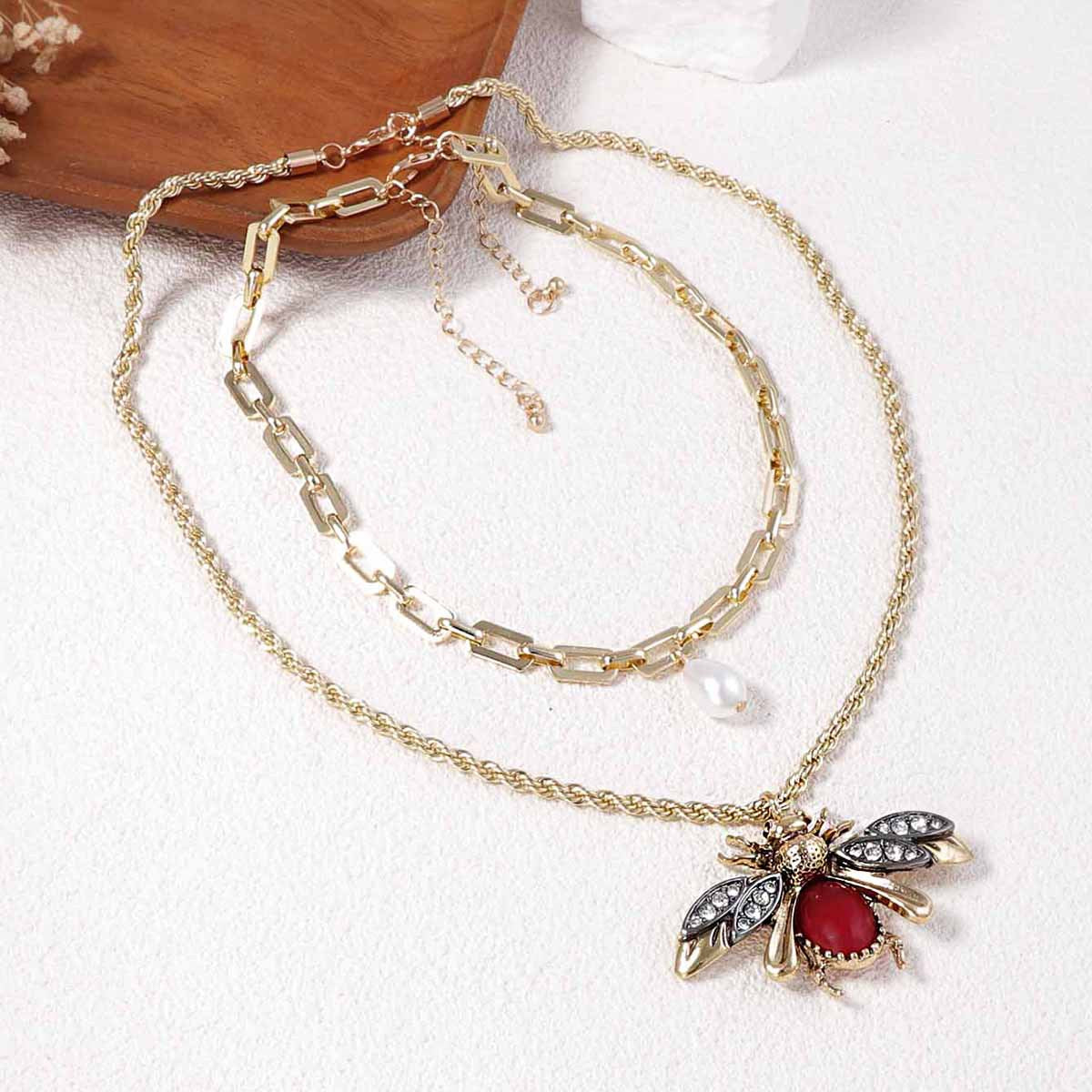 Collar con colgante de animal y perlas de imitación para mujer