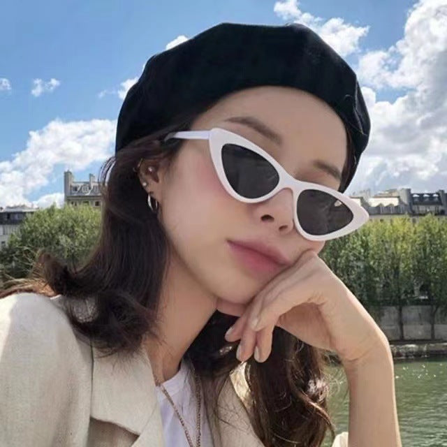 Gafas de sol retro con montura pequeña y triángulo