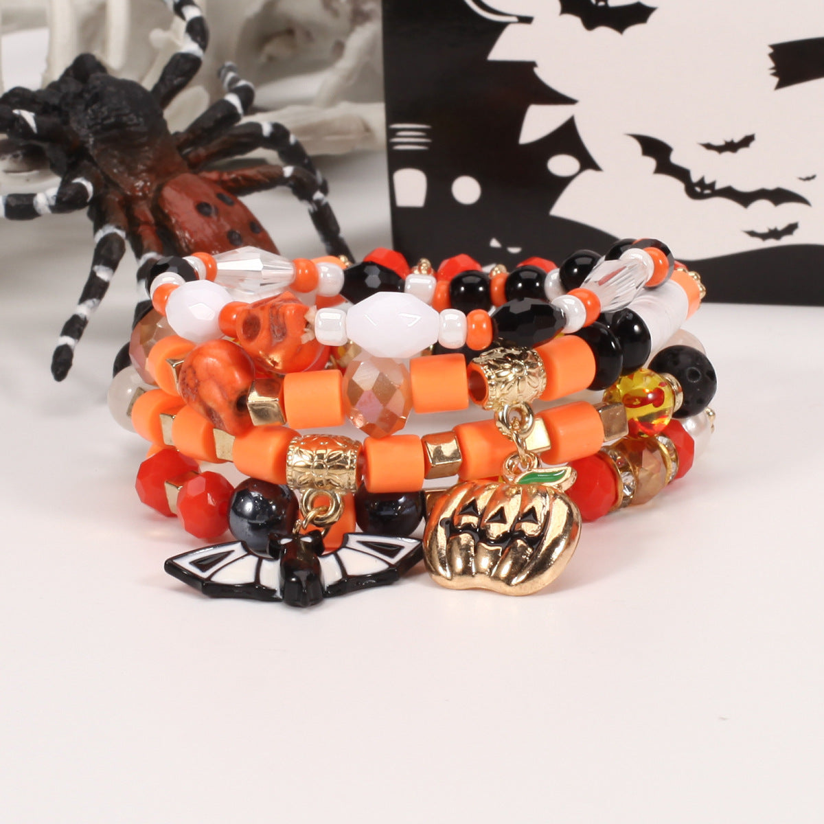 Collar con colgante de araña, calabaza y murciélago de varias capas con dibujos animados de Halloween para mujer
