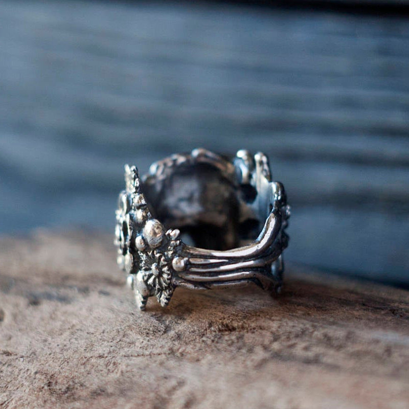 Anillo de calavera punk de aleación de zinc para hombre con diseño geométrico.