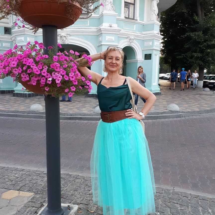 Women Fashion Solid Color Mesh Skirt