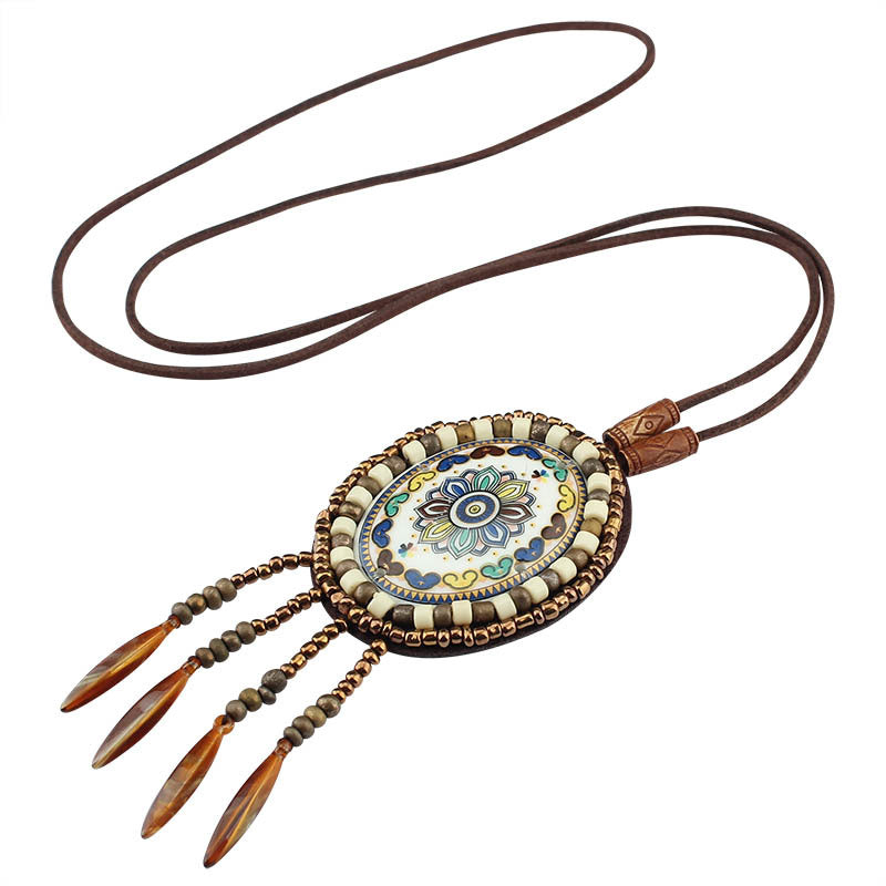 Collier pendentif à long pompon de style bohème