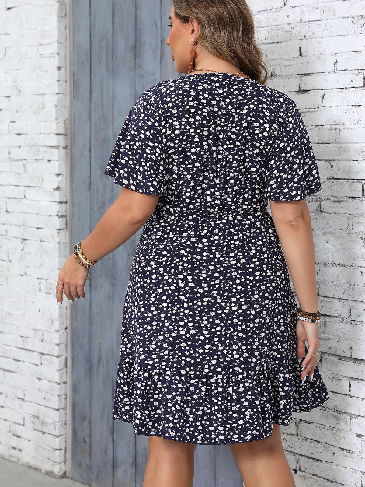 Vestido informal de poliéster con cuello en V y manga corta con estampado floral para mujer