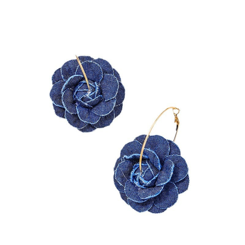Boucles d'oreilles florales en denim exagérées et créatives
