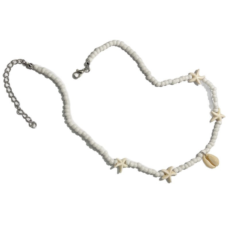Collar bohemio de cuentas de arroz, estrellas de mar y conchas de playa