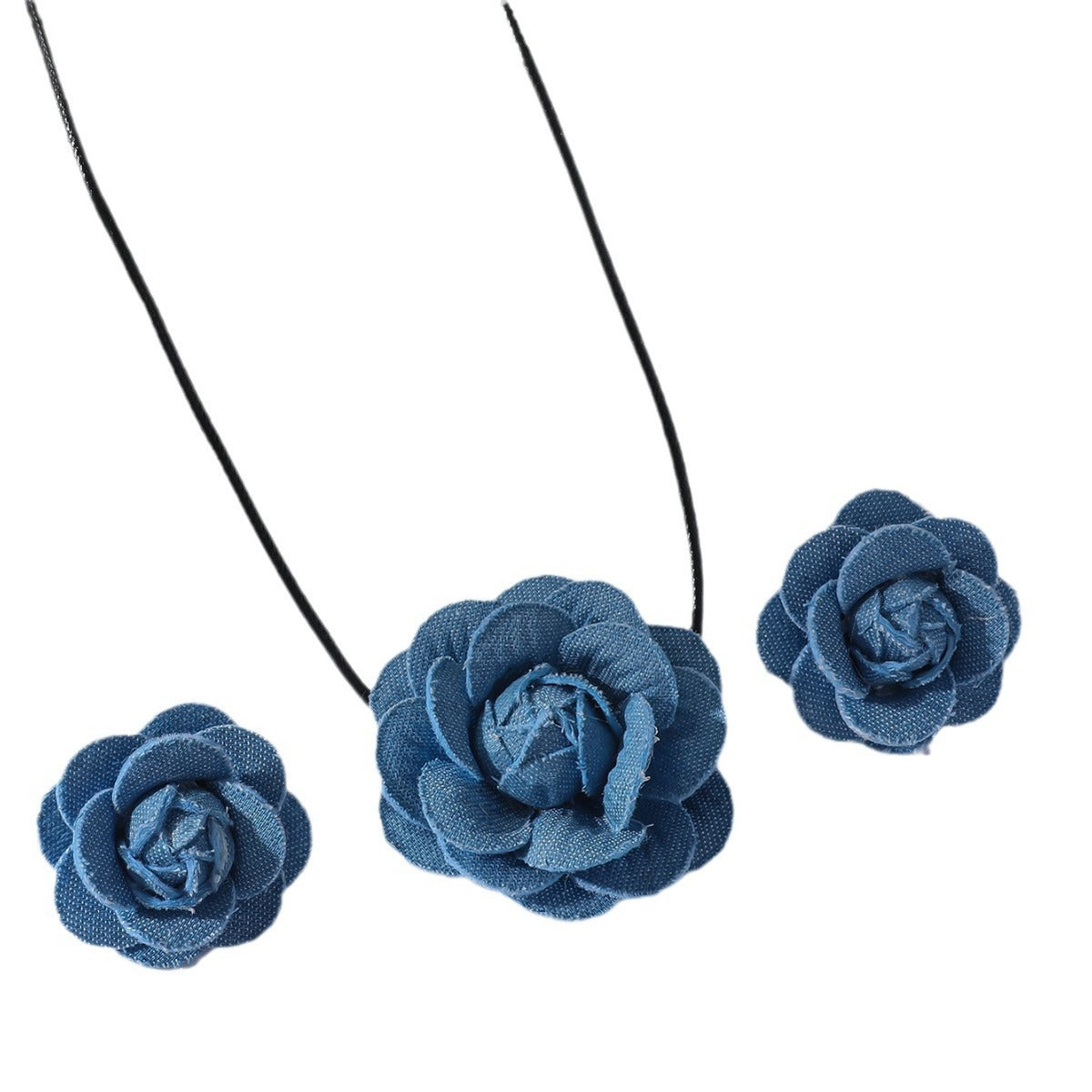 Conjunto de collar y pendientes de mezclilla con diseño floral y correa de moda