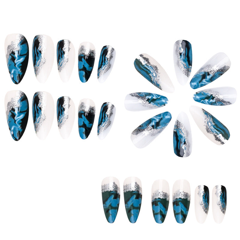 Nail Art à la poudre pailletée bleue tendance