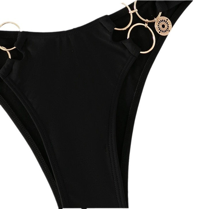Bikini sexy de color sólido con cadena de metal recortada para mujer