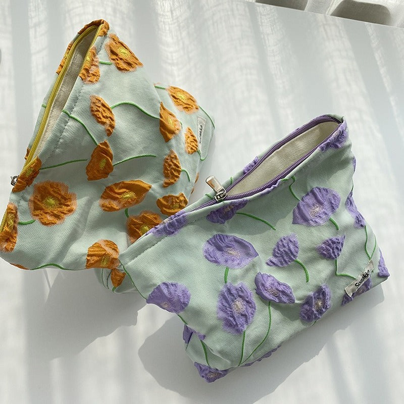 Elegante neceser con estampado de flores y cremallera