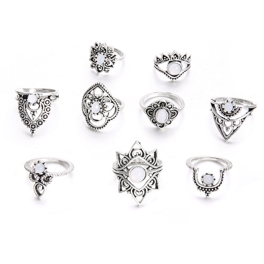 Anillo retro con gema y corona grabada exagerada para mujer