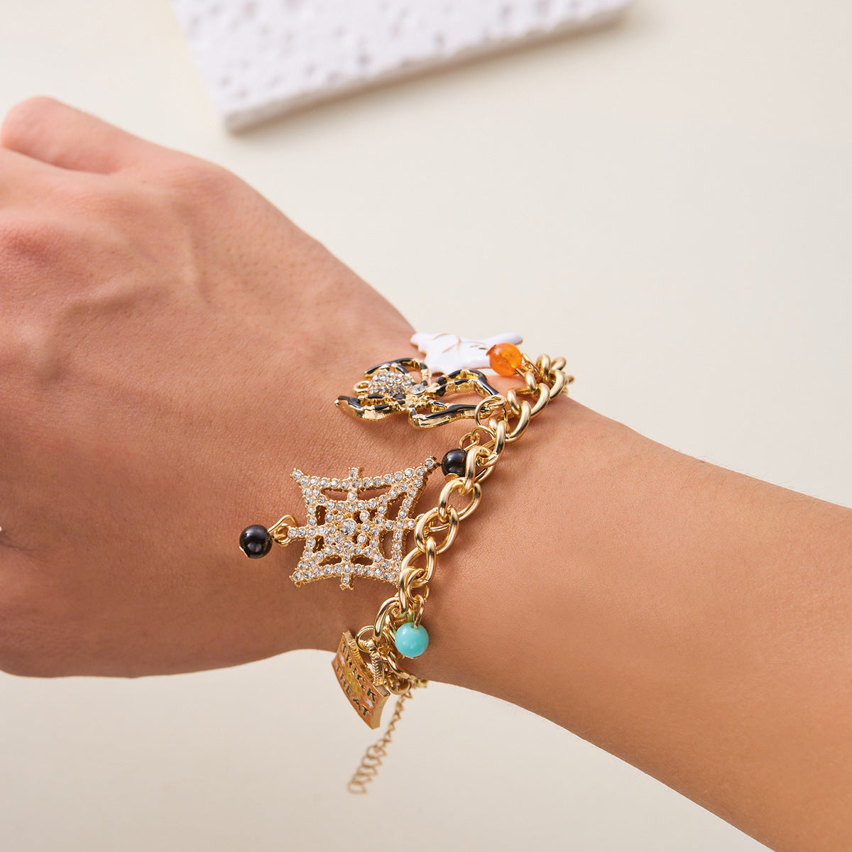 Pulsera navideña con colgante de araña fantasma, calavera y calabaza de Halloween
