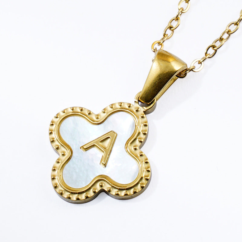 Collar de fritillaria blanca y negra con 26 letras de trébol de moda
