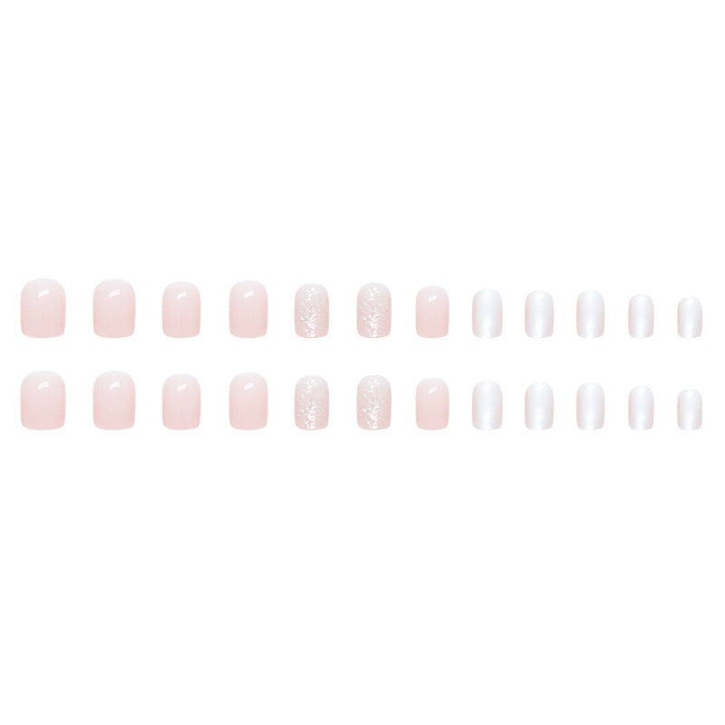 Nail Art nacré pailleté rose court et tendre pour fille