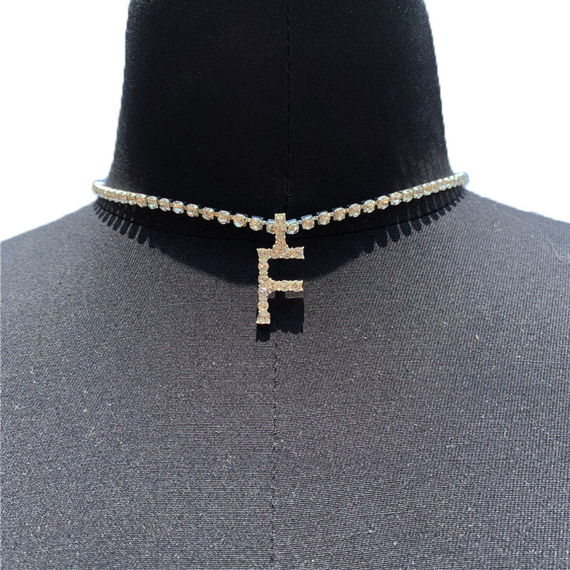Collar con alfabeto de diamantes de imitación para mujer