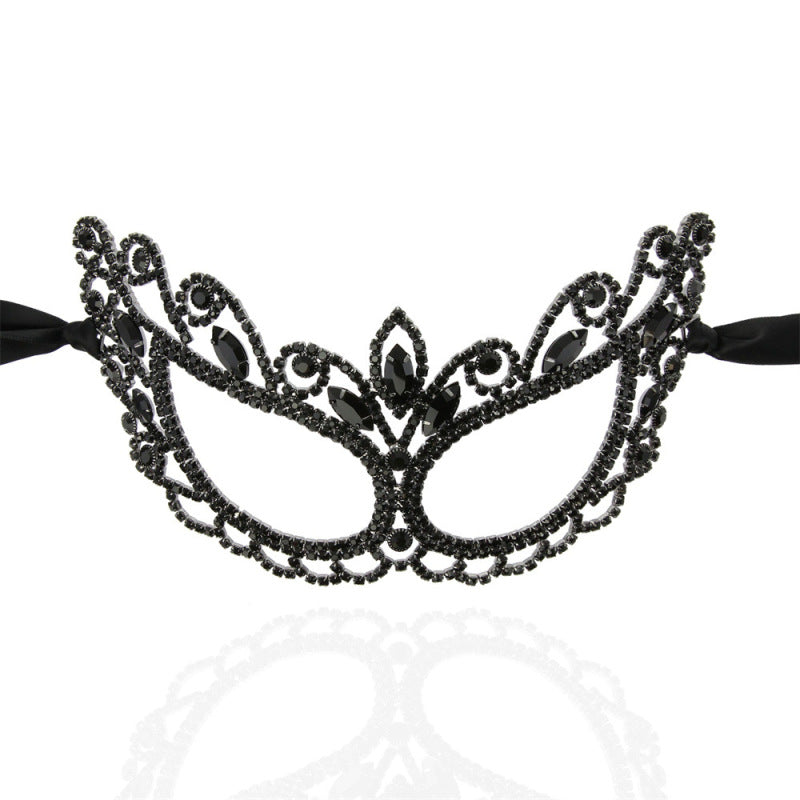 Máscara creativa hecha a mano de diamantes de imitación negros con detalles plateados