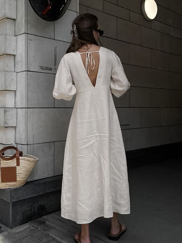Elegante vestido de lino y algodón con escote en V en color liso