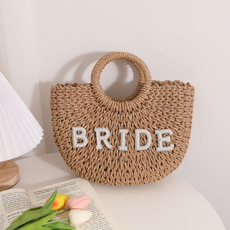 Bolso de mano de paja semicircular con letras de estilo bohemio