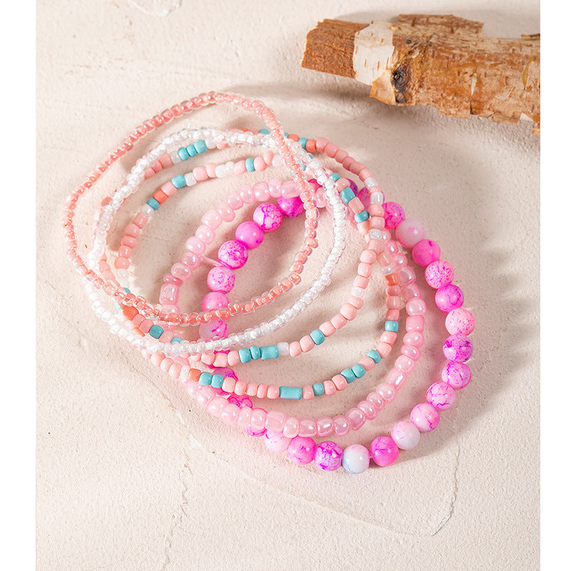 Conjunto de pulseras en capas con minicuentas multicolores bohemias