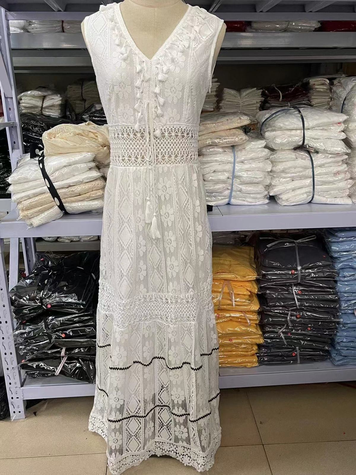 Vestido largo bohemio elegante con costuras de encaje de color sólido para mujer