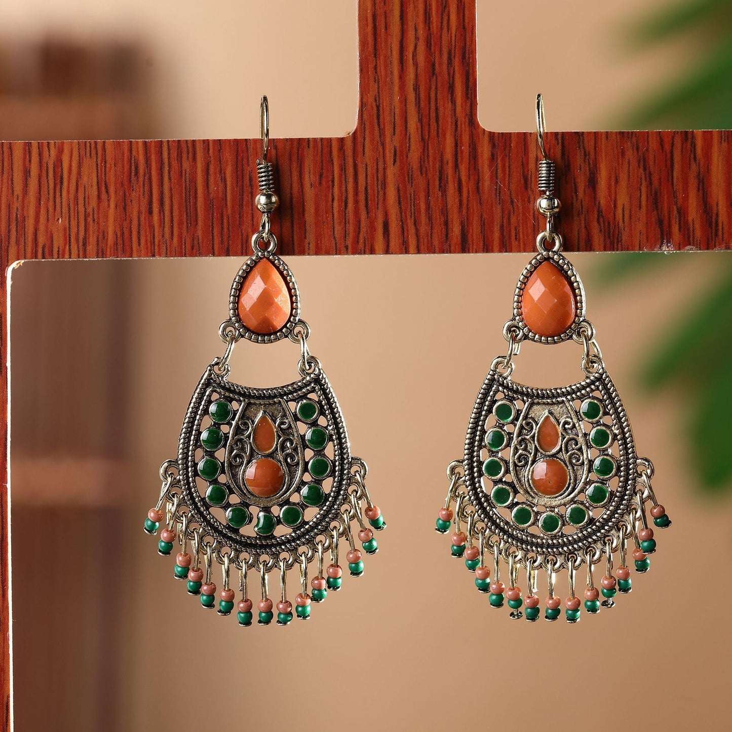 Pendientes de borlas huecas con piedras preciosas y cuentas bohemias para mujer