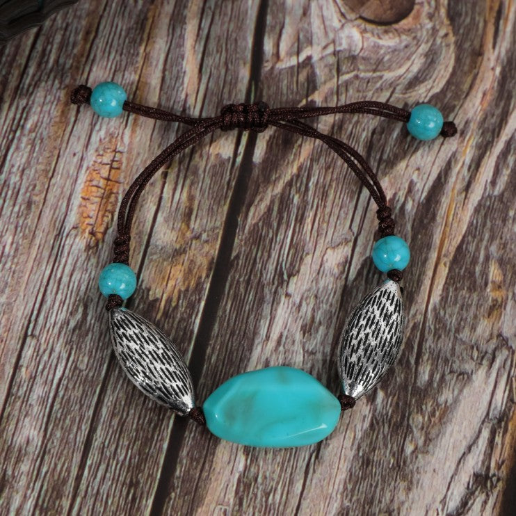 Pulsera bohemia de cuentas turquesas hecha a mano