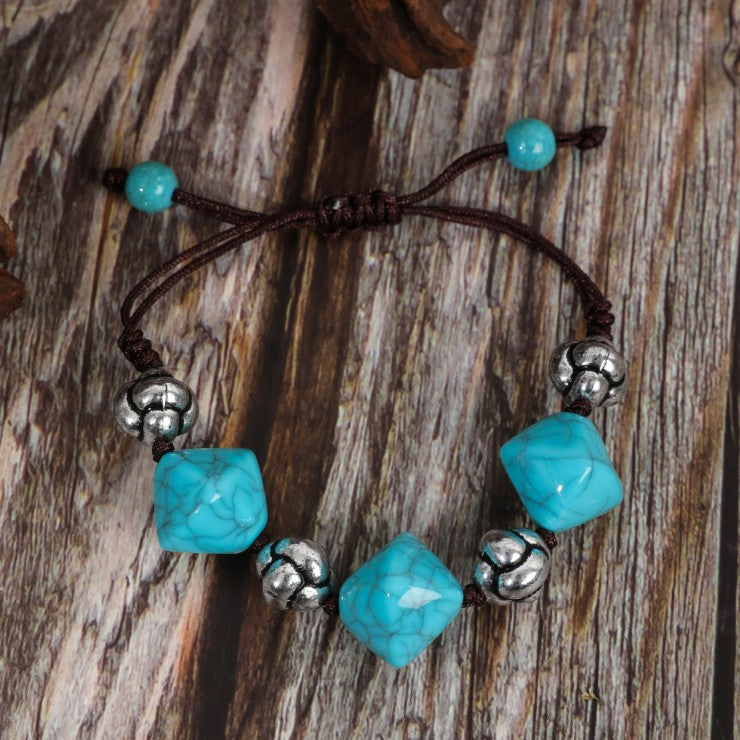 Pulsera bohemia de cuentas turquesas hecha a mano