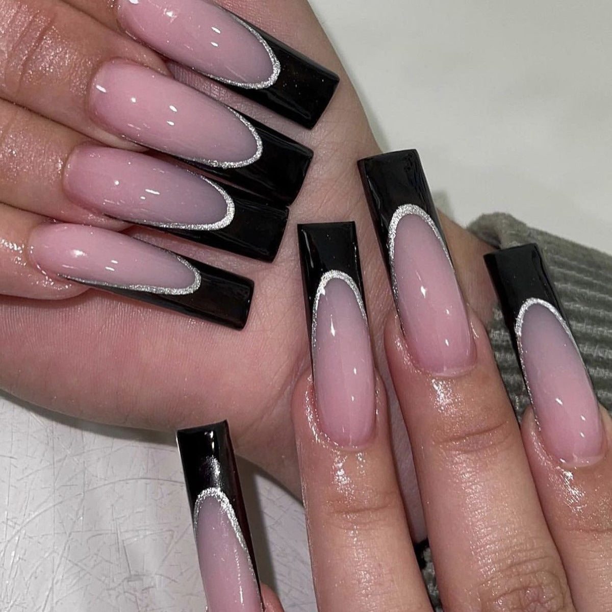 Uñas postizas largas con purpurina para mujer