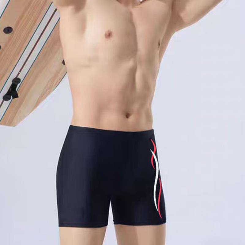 Traje de baño de ángulo plano con estampado de letras y colores a juego para hombre