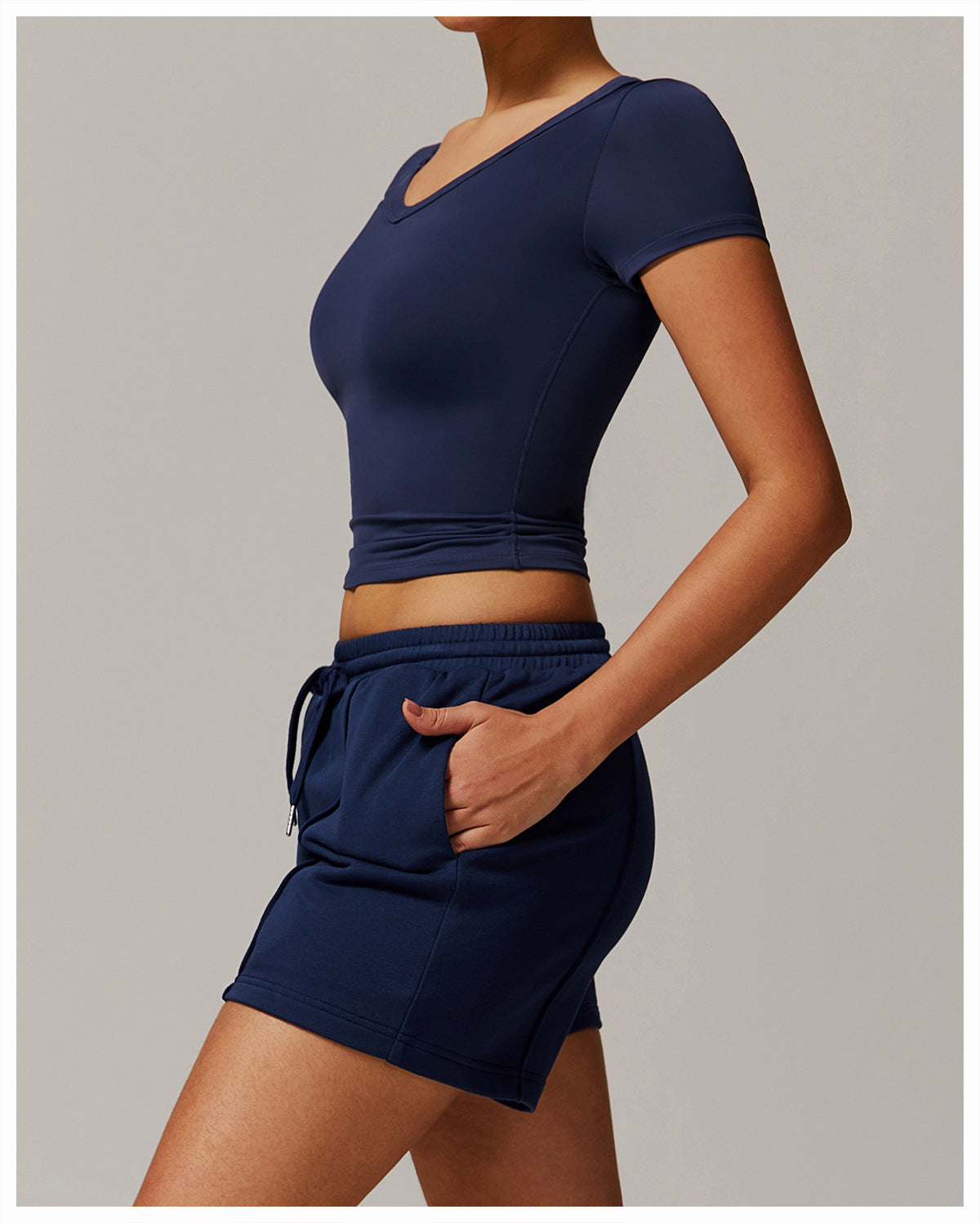 Camiseta de yoga informal de color liso con cuello en V para mujer