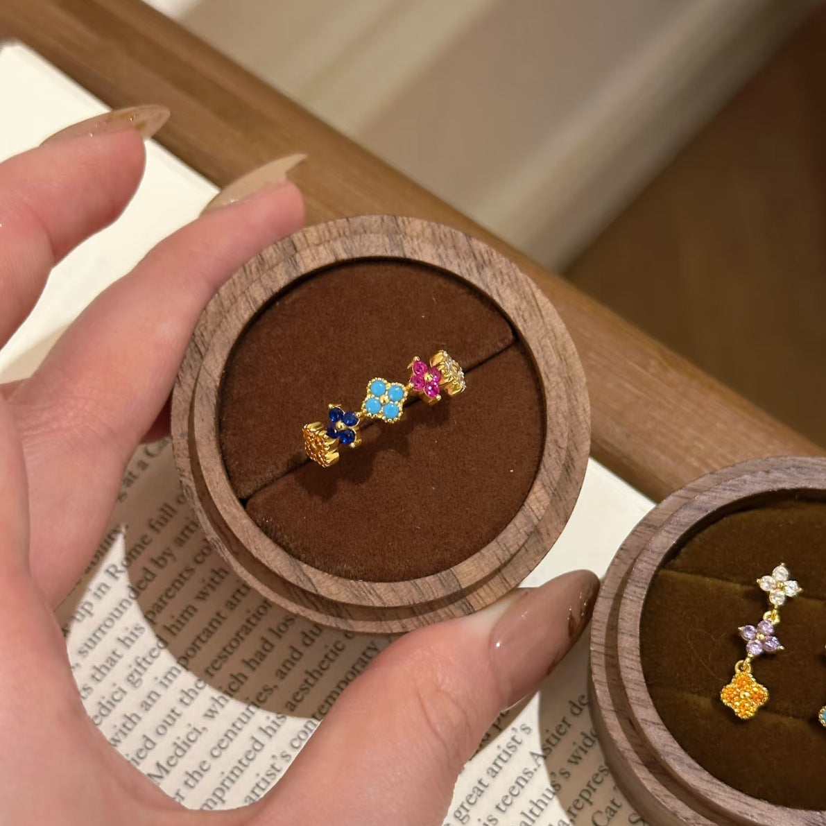 Anillo de trébol de cuatro hojas con circonitas de colores para mujer - Lujoso anillo geométrico de cobre