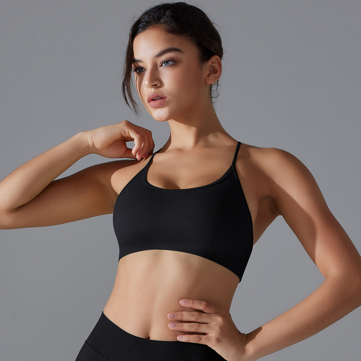Soutien-gorge de sport sexy sans coutures pour femmes, couleur unie, croisé, dos nu, pour le yoga