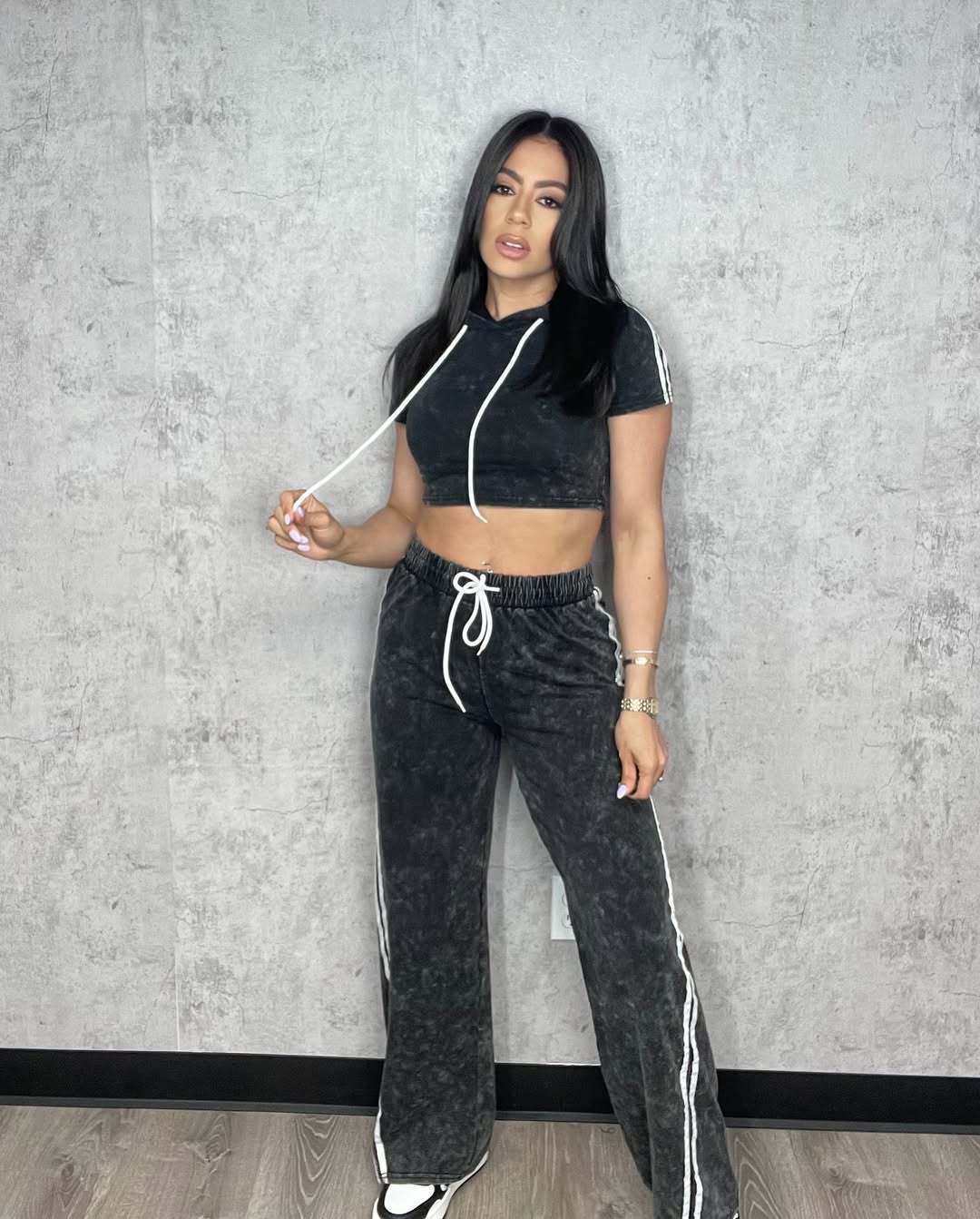 Women Casual Short Sleeve Hoodie and Pants Set in Solid Colors