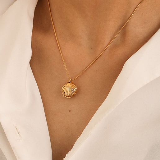 Pearl Shell Simple ELegant Necklace