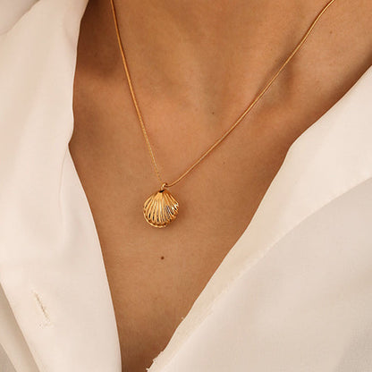 Pearl Shell Simple ELegant Necklace