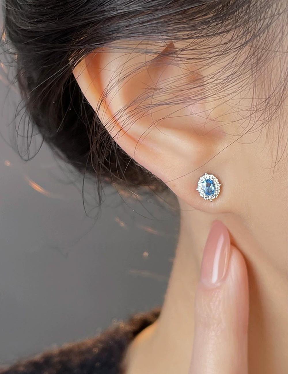 Oval Minimalist Cubic Zirconia Stud Earrings