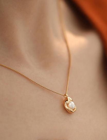 Simple Pearl Necklace