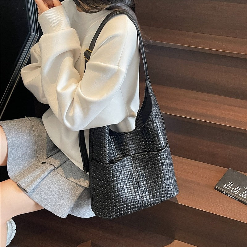 Retro Handbag With Pendant