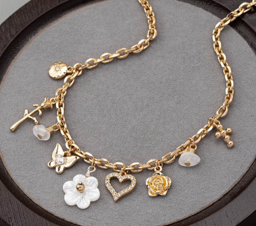 Elegant Flower Pendant Chain Necklace